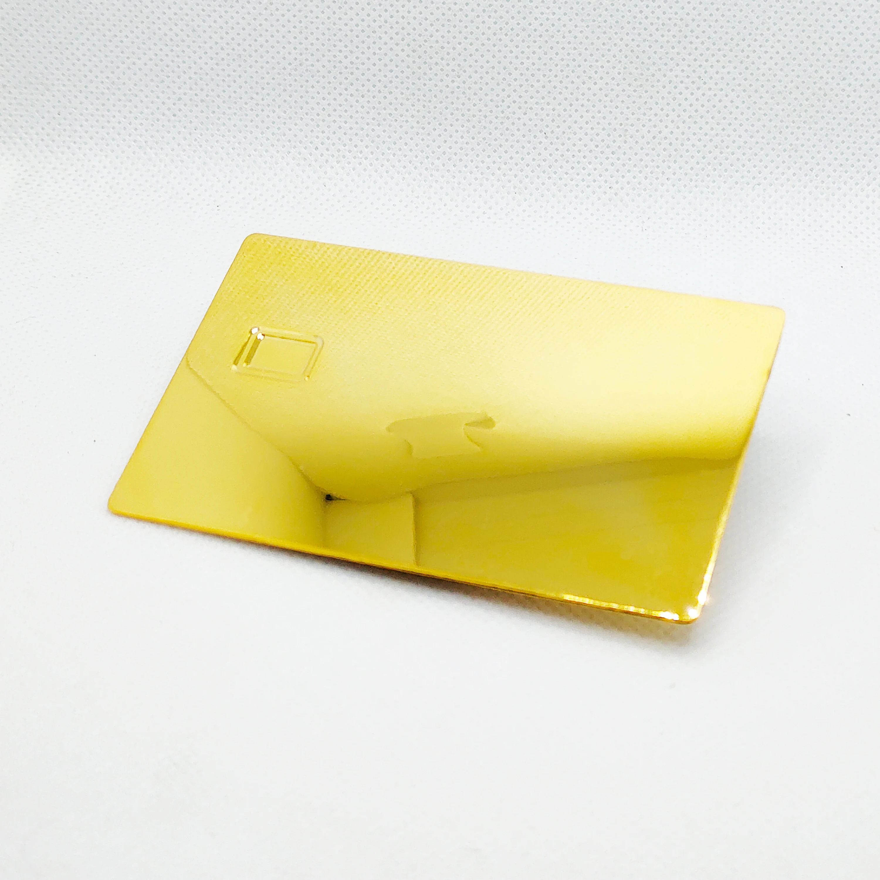 1 개 0.8mm 신용 카드 크기 거울 반사 인쇄용 금속 회원 광택 기프트 카드, 칩 슬롯 및 서명 바 포함