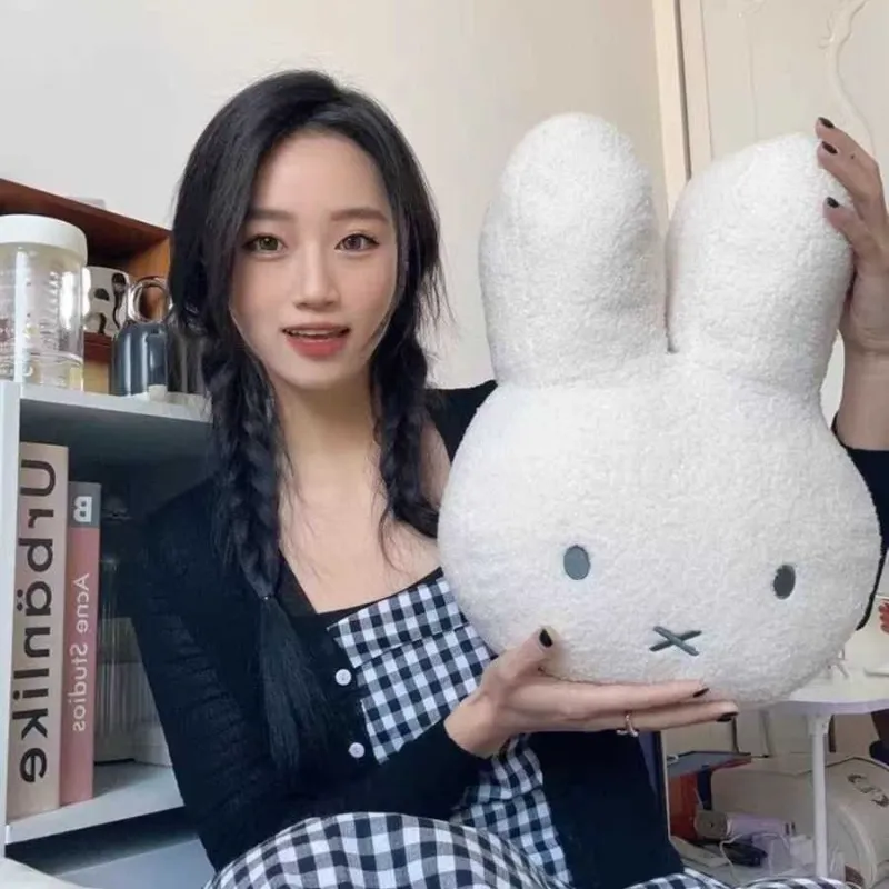 Miffy 귀여운 토끼 봉제 장난감, 아기 편안한 베개, 앉은 방 소파 침대 옆 베개, 만화 사무실 등 쿠션 title=Miffy 귀여운 토끼 봉제 장난감, 아기 편안한 베개, 앉은 방 소파 침대 옆 베개, 만화 사무실 등 쿠션 