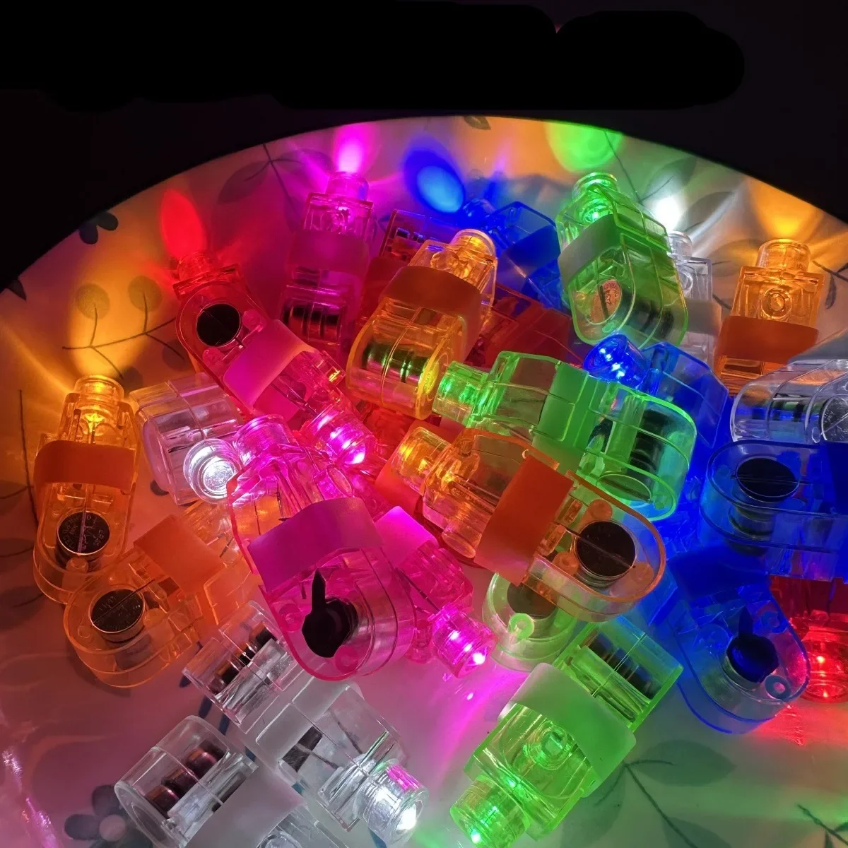 LED 플래시 손가락 조명 어린이 눈부신 빛 링 플래시 장난감, 어둠 속에서 빛나는 링 파티 레이저 조명, 게임 소품 장식, 도매