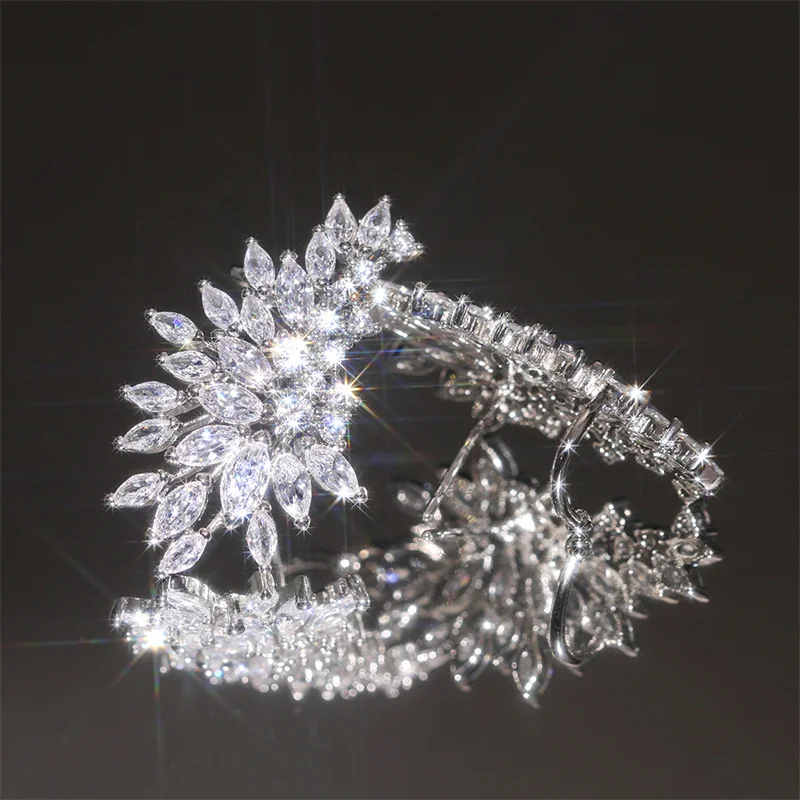 Huitan 여성용 화려한 스터드 귀걸이, 눈부신 CZ 스톤, 스파클링 이어 피어싱 귀걸이, 파티 쥬얼리, 직배송