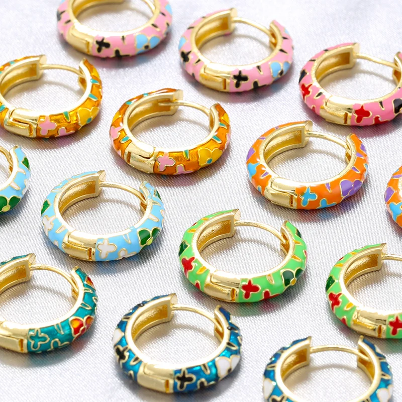 ZHUKOU Retro Little Daisy Hoop earrings Gold color enamel Hoops women Colorful women Round huggie earrings wholesale VE843