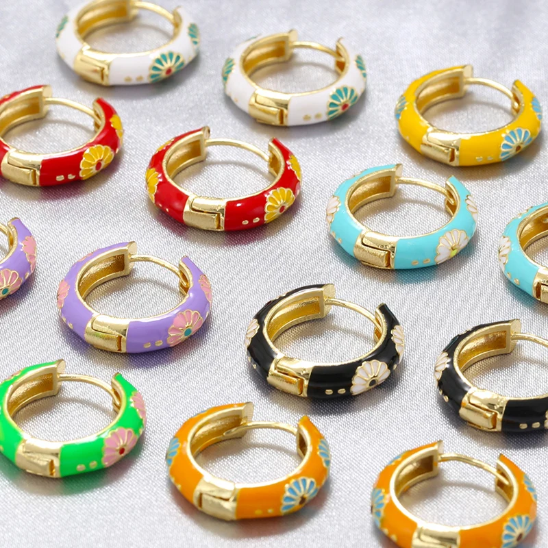 ZHUKOU Retro Little Daisy Hoop earrings Gold color enamel Hoops women Colorful women Round huggie earrings wholesale VE843