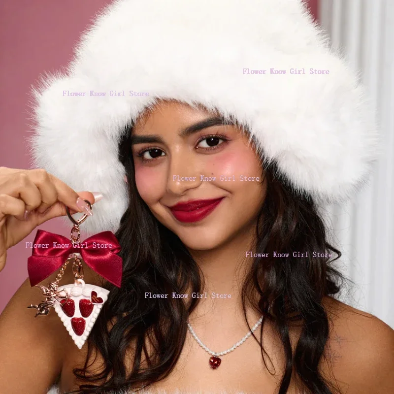 꽃은 딸기 큐피드 솔리드 밤 펜던트를 알고 있습니다