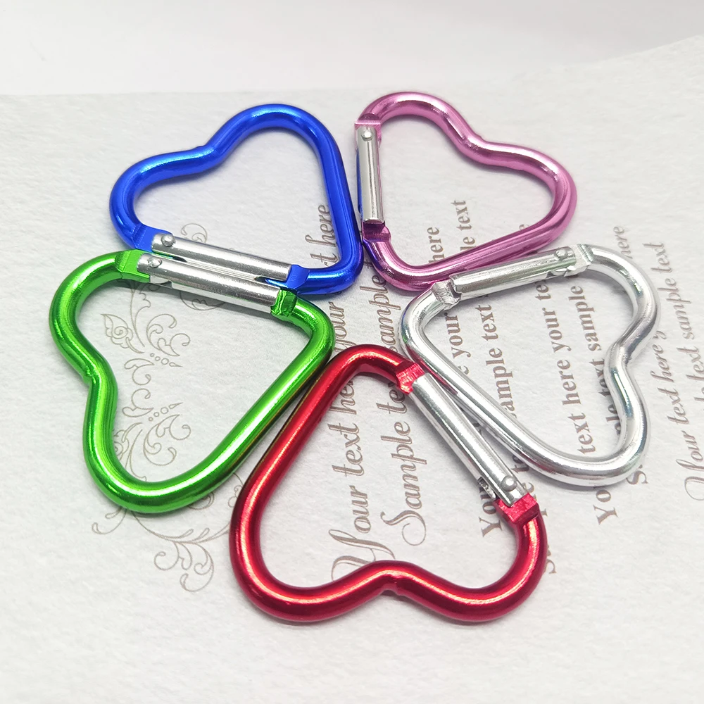 하트 모양의 금속 Carabiner 키 체인 Carabiner 야외 등산 캠핑 키 링 버클 멀티 여행 키트 후크 교수형 열쇠 고리