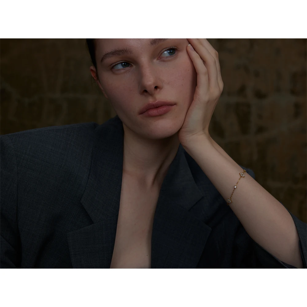 Yhpup 섬세한 큐빅 지르코니아 꽃 체인 얇은 팔찌 팔찌 스테인레스 스틸 녹 증거 사무실 숙녀 세련된 보석 새로운 선물