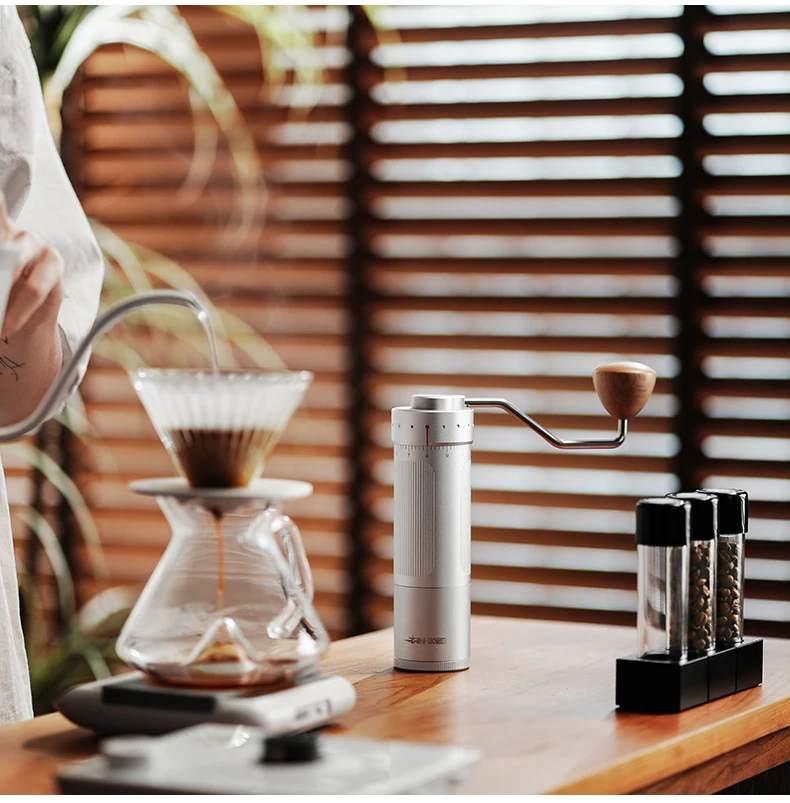 MHW-3BOMBER 수동 에스프레소 커피 연마기, 커피 위에 붓는 스테인레스 스틸 원추형 버, 조정 가능한 설정 바리스타 도구