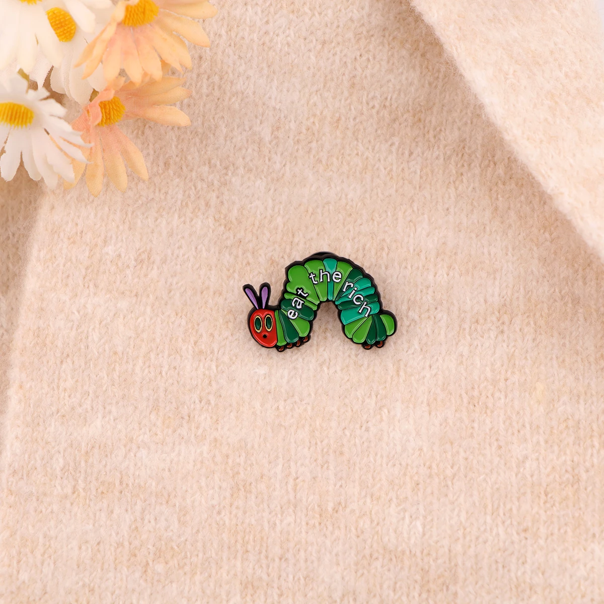 사회주의 에나멜 핀은 풍부한 브로치를 먹는다 소나무 애벌레 옷깃 핀 배지 배낭 의류 액세서리 재미 있은 보석 선물