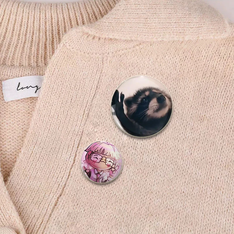 32/44/58mm 귀여운 애니메이션 시리즈 핀 재미 있은 고양이 너구리 배지 재미있는 만화 동물 브로치 배낭 의류 선물 액세서리