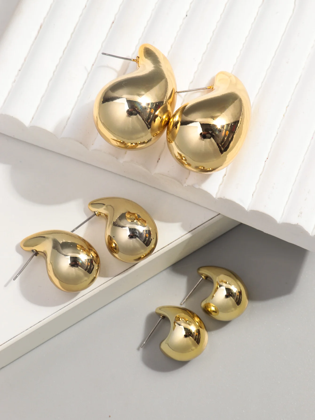 3 쌍 트렌디 한 아크릴 골드 컬러 Chunky Waterdrop Dupes 드롭 귀걸이 여성을위한 성격 광택 눈물 귀걸이 쥬얼리