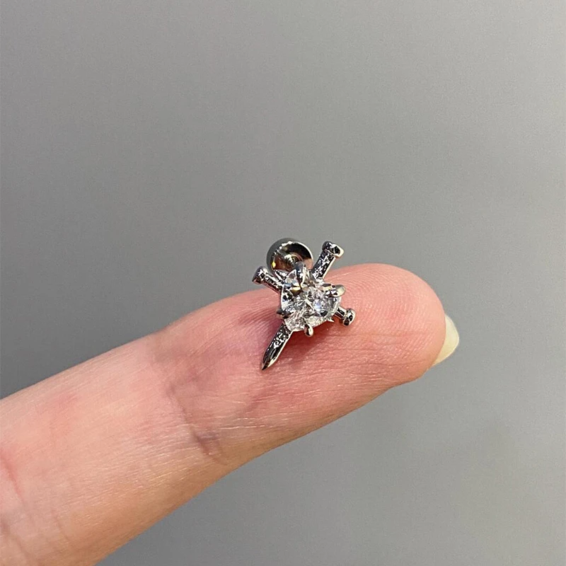 1pcs 품질 반짝 이는 크로스 지르콘 316L 스테인레스 스틸 귀 뼈 네일 Y2K 스타일 실버 컬러 귀걸이 여성을위한 달팽이관 액세서리