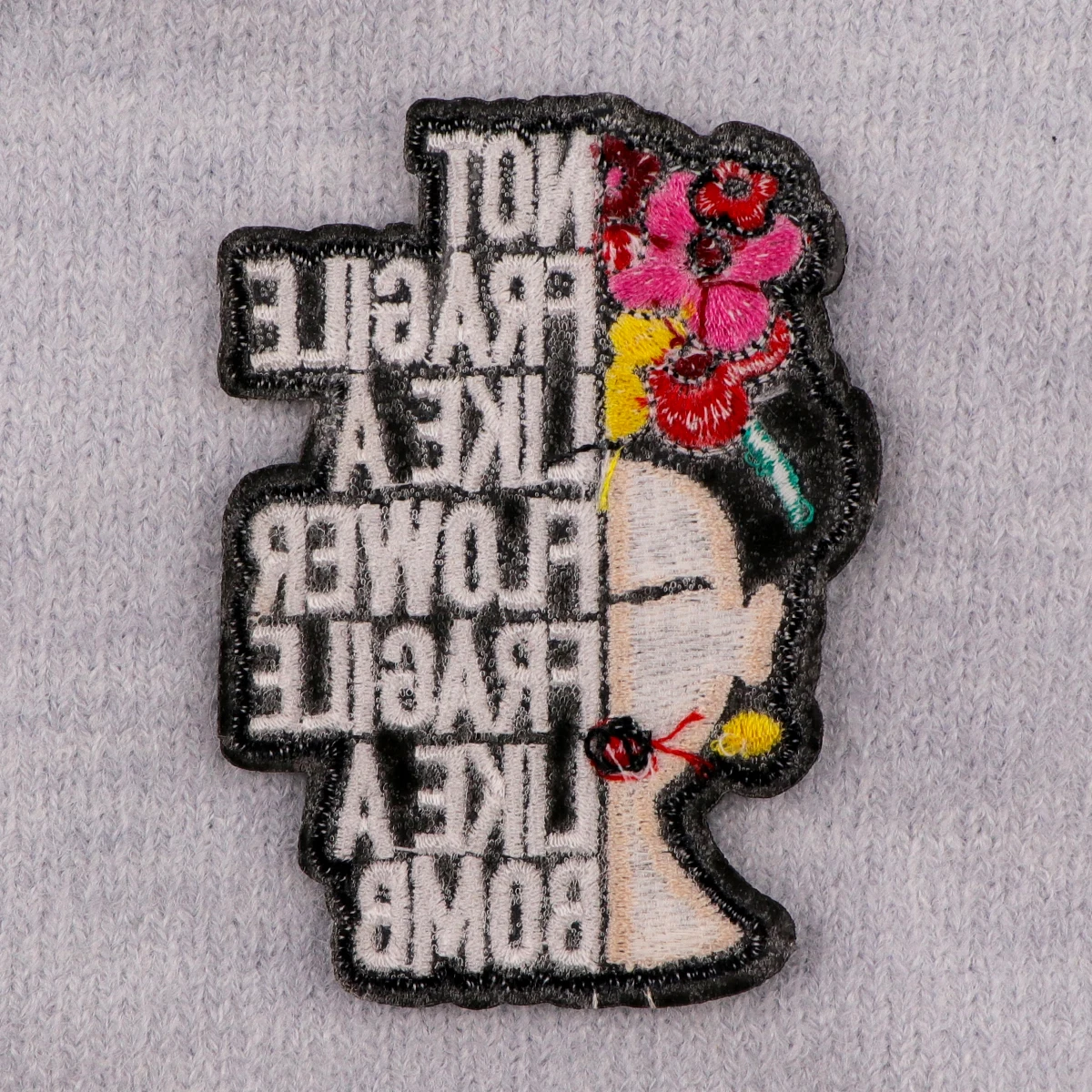 여성 전원 자수 패치는 의류에 대한 패치에 철을 인용합니다. 의류에 열 접착 패치 DIY Sew Badges