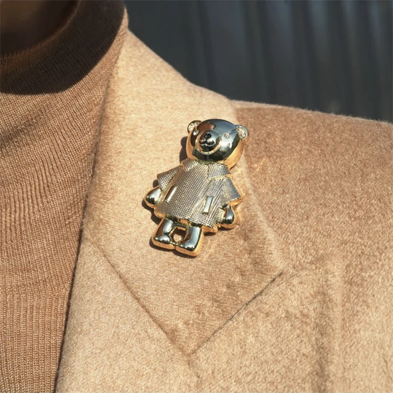 DREJEW 성격 테디 베어 브로치 여성을위한 상감 라인 석 빈티지 패션 금속 핀 라이트 럭셔리 남성 쥬얼리 선물