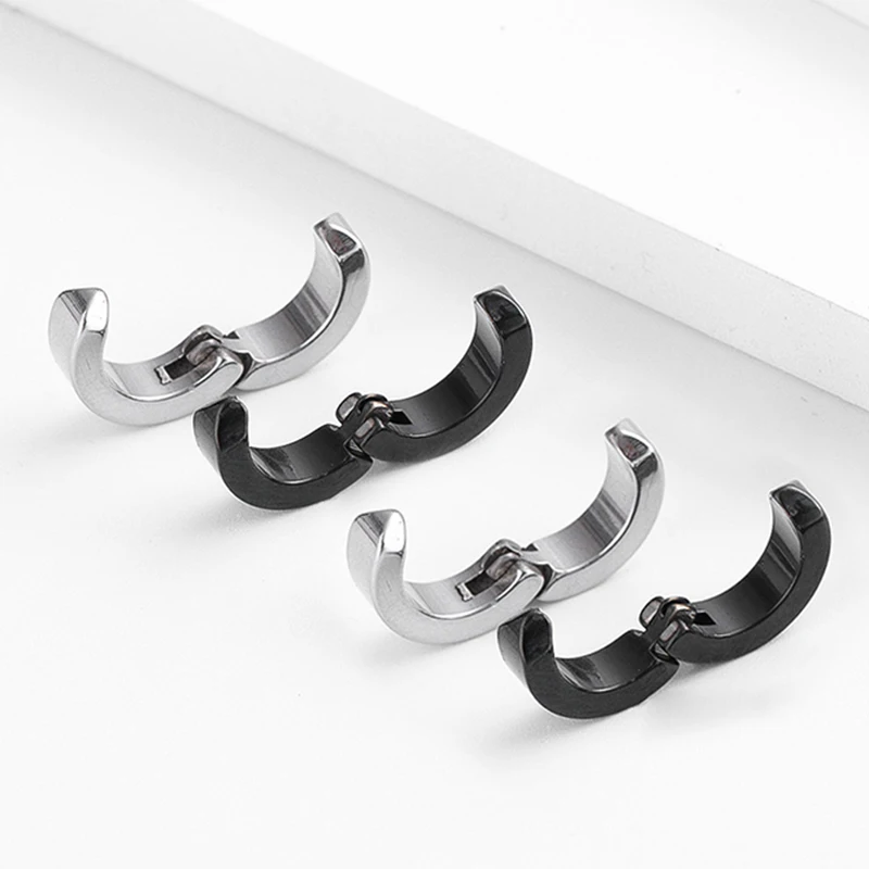 2pcs Anime Chainsaw Man 요시다 히로후미 코스프레 귀 클립 귀걸이 여성 남성 펑크 블랙 피어싱 없음 가짜 귀 서클 팝 쥬얼리