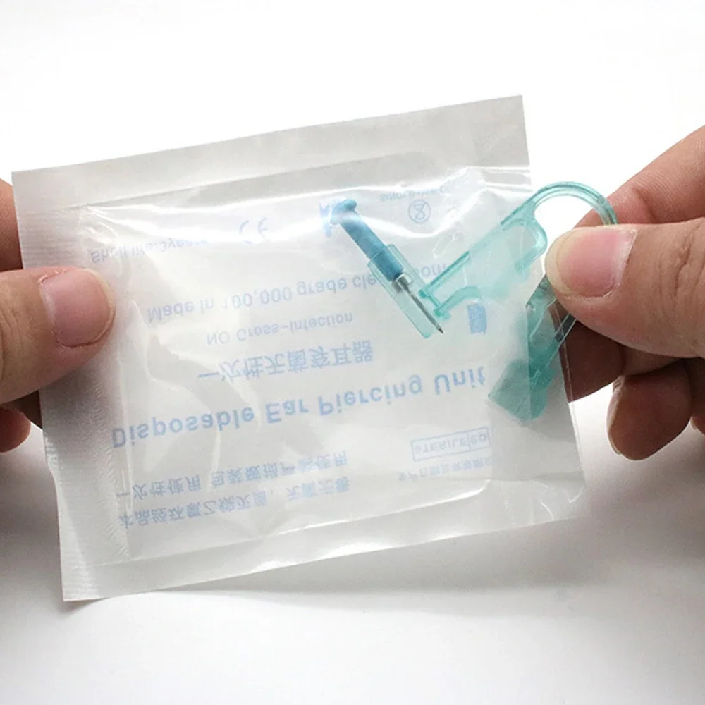 50PCS 일회용 무균 귀 피어싱 건 키트 무균 건강한 안전 코 귀걸이 피어싱 도구 기계 귀 스터드 바디 쥬얼리