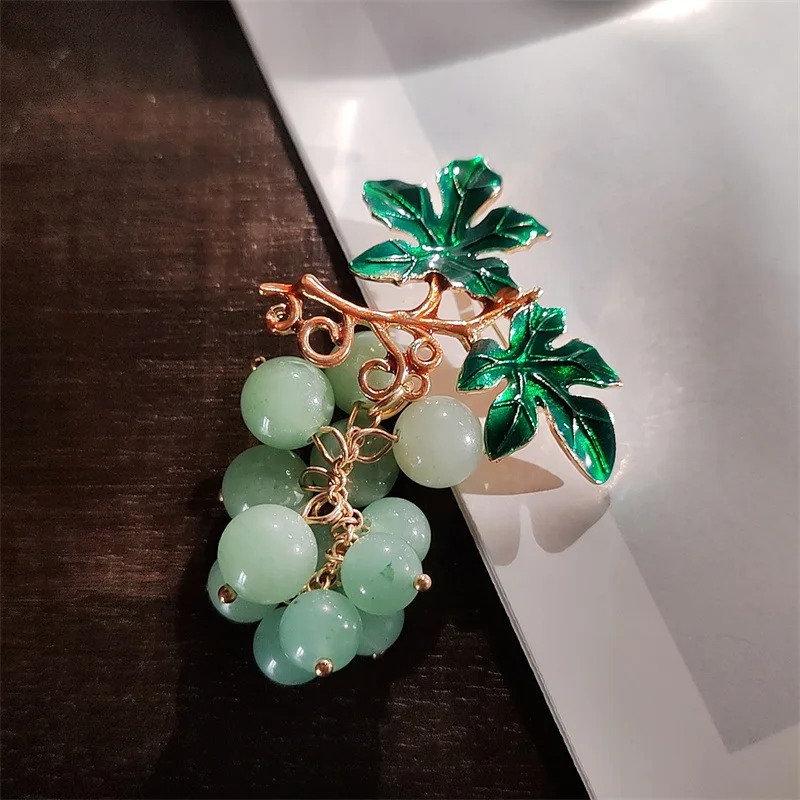 창의적인 포도 브로치, 간단한 패션 블레이저, 과일 가디건 핀 장식, 휴일 파티 의류 액세서리 선물, 1 개