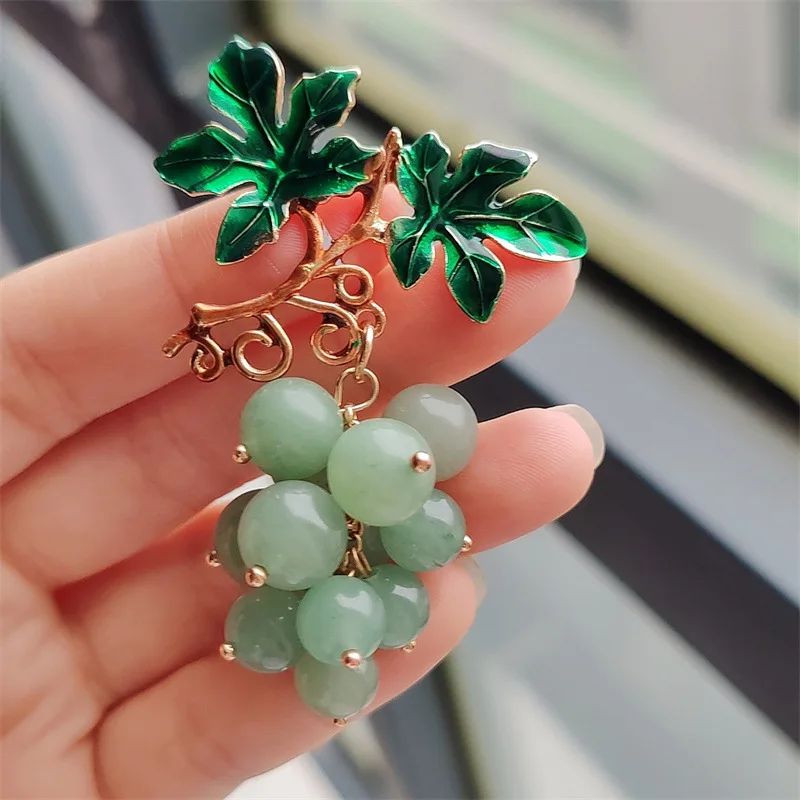 창의적인 포도 브로치, 간단한 패션 블레이저, 과일 가디건 핀 장식, 휴일 파티 의류 액세서리 선물, 1 개
