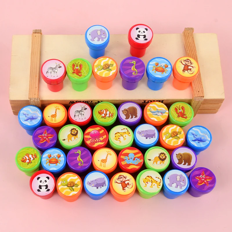 10pcs 만화 동물 유니콘 셀프 잉크 스탬프 장난감 어린이 생일 파티는 Goodie Bag Pinata 필러 소년 소녀 크리스마스 선물을 선호합니다