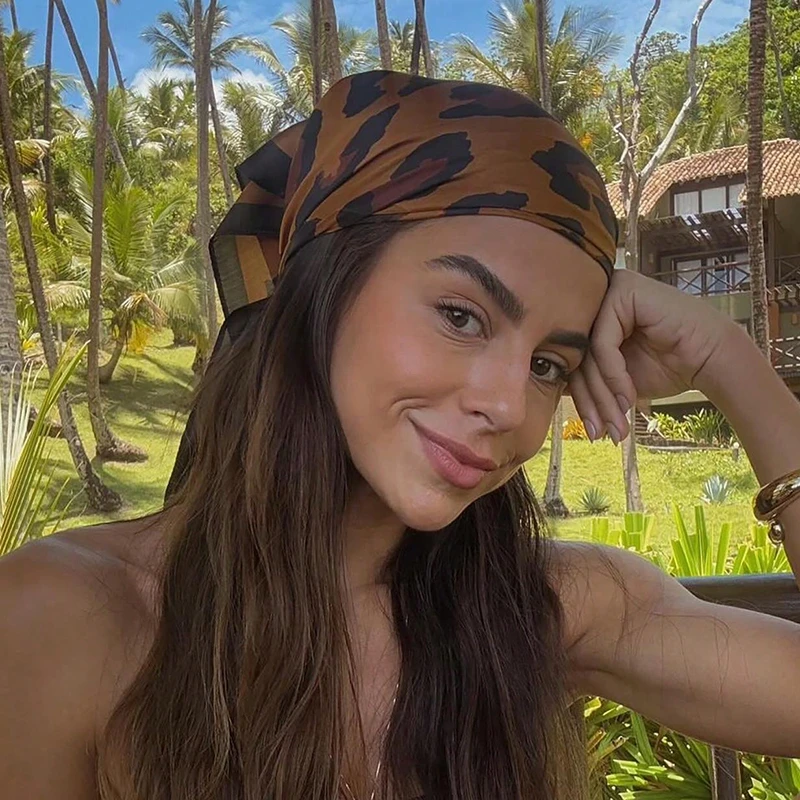 머리 스카프 여성 럭셔리 브랜드 스퀘어 실크 풀라 새틴 두건 여름 소프트 Neckerchief Hijab 헤어 스카프 여성용