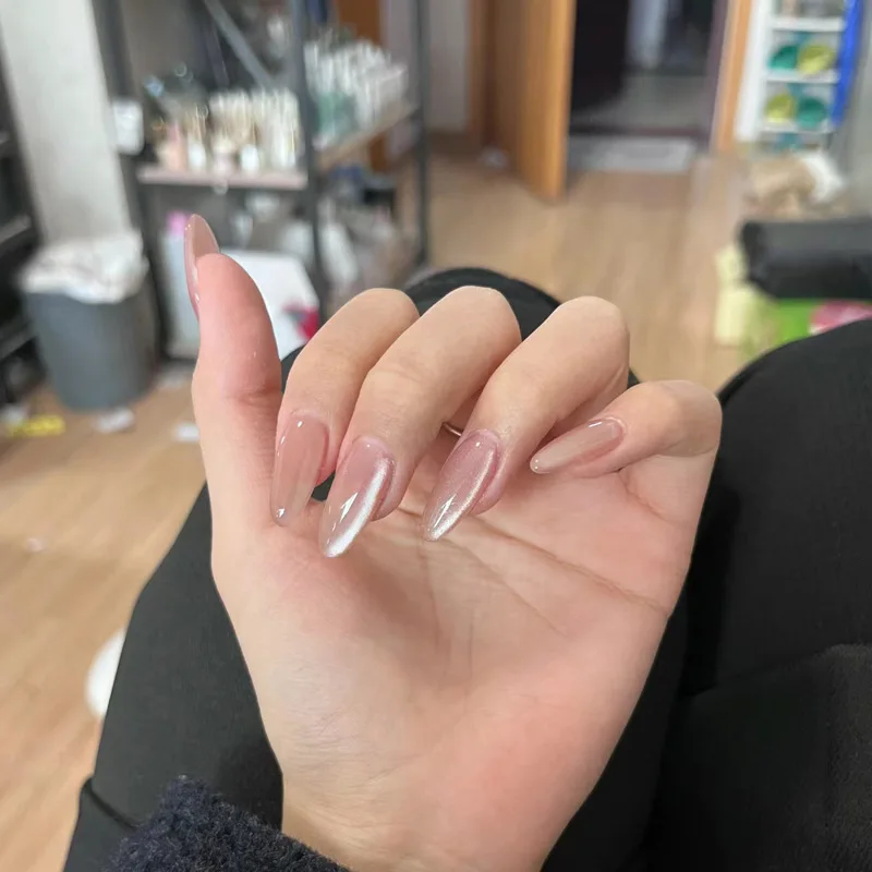 24Pcs 메탈릭 고양이 눈 프렌치 쉬어 매니큐어 팁 아트 질감 3D 아크릴 거짓 손톱 누드 핑크 아몬드 중간 프레스 가짜 손톱