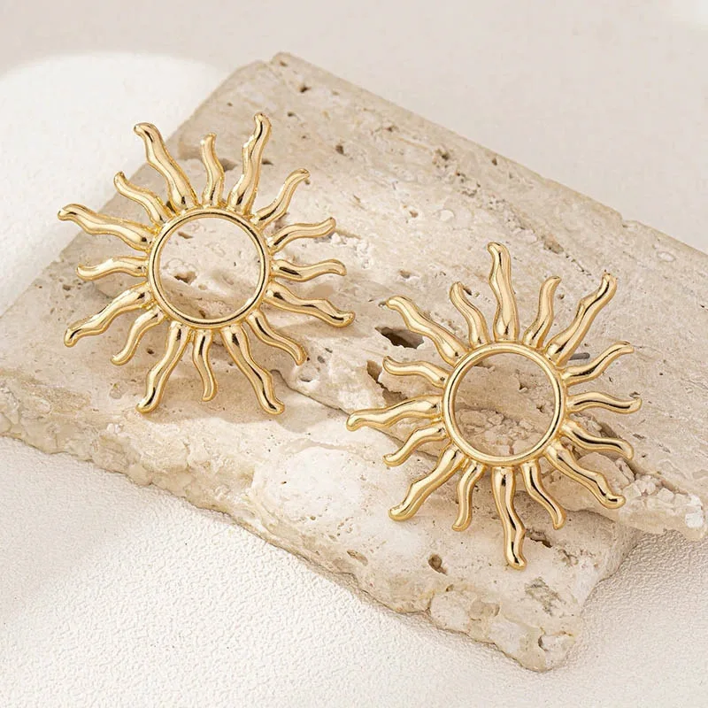 1 쌍 패션 기질 여성을위한 우아한 태양 꽃 스터드 귀걸이 적합한 개성 파티 웨딩 쥬얼리 생일 선물