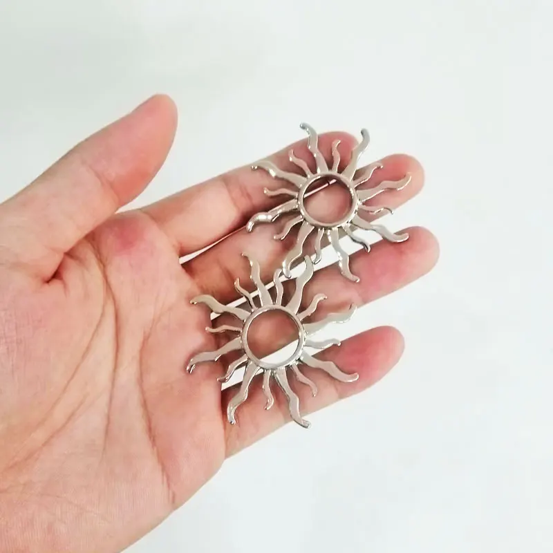 1 쌍 패션 기질 여자를위한 우아한 태양 꽃 스터드 귀걸이 여자 다목적 스터드 귀걸이 쥬얼리 액세서리 선물