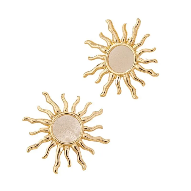 1 쌍 패션 기질 여성을위한 우아한 태양 꽃 스터드 귀걸이 적합한 개성 파티 웨딩 쥬얼리 생일 선물