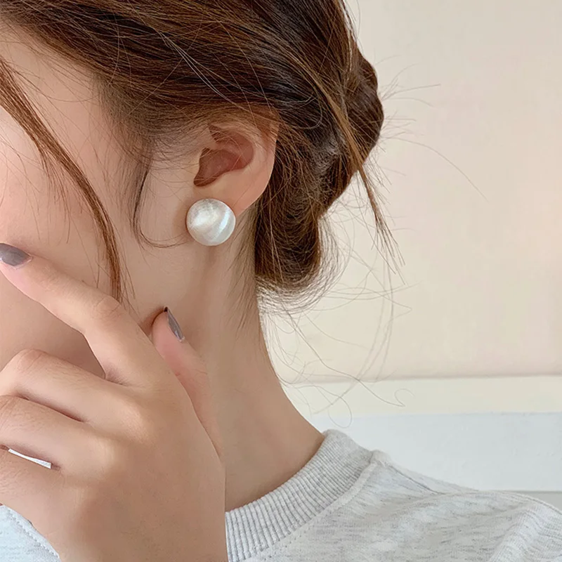 고급스러운 심플한 디자인 닦았 서리로 덥은 금속 반원형 귀걸이 2025 여성을위한 새로운 보석 크리스마스 파티 패션 액세서리