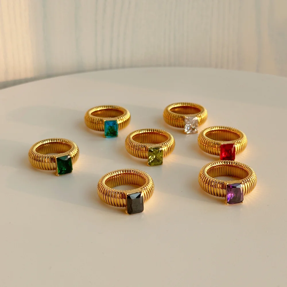 펑크 여성을위한 다색 크리스탈 반지를 과장 18K 골드 도금 방수 트위스트 스퀘어 두꺼운 반지 힙합 빈티지 쥬얼리