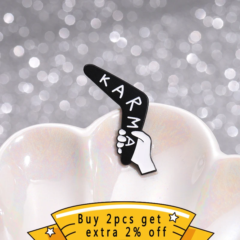 카르마 에나멜 핀 불교 용어 부메랑 배지 배낭 옷깃 핀 크리 에이 티브 금속 브로치 친구를위한 믿음 보석 선물