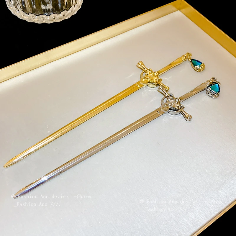 새로운 골동품 금속 칼 머리핀 여성 패션 중국어 간단하고 창조적 인 팬 머리핀 쥬얼리 기질 모자를 쓰고 있죠 액세서리